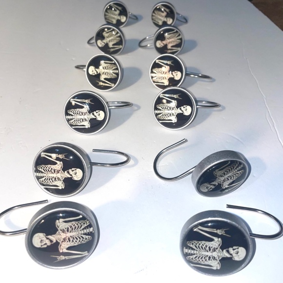 NWOT Bathroom Halloweeen Decoeation 12 Pieces Half Skeleton Shower Curtain Hooks - Picture 2 of 8